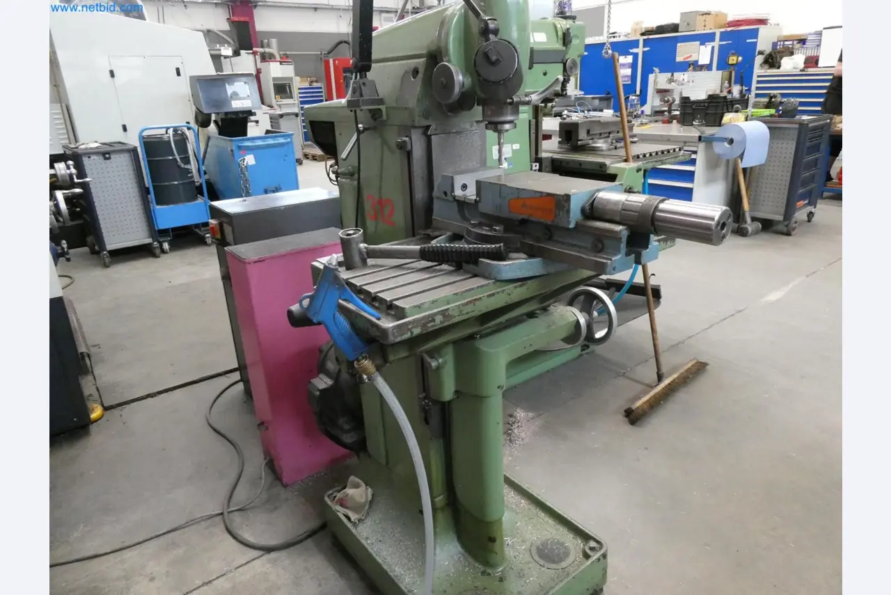 Engel Spritzgießmaschinen und Maschinen aus der Kunststoffindustrie-2