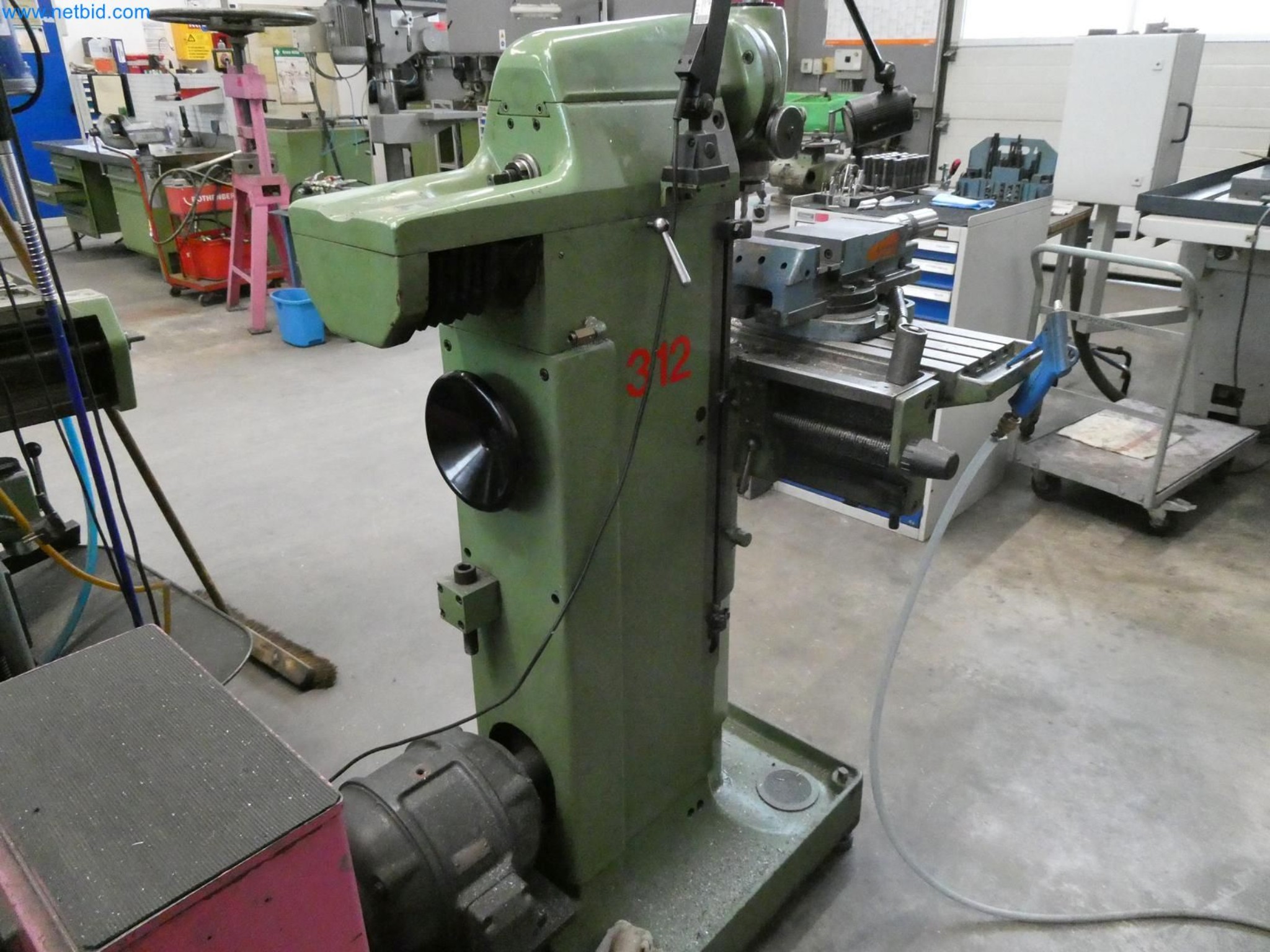 Engel Spritzgießmaschinen und Maschinen aus der Kunststoffindustrie-5