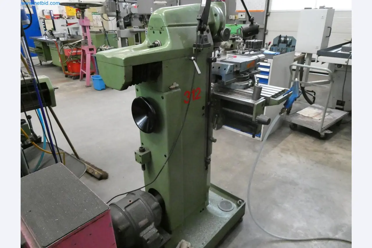 Engel Spritzgießmaschinen und Maschinen aus der Kunststoffindustrie-5