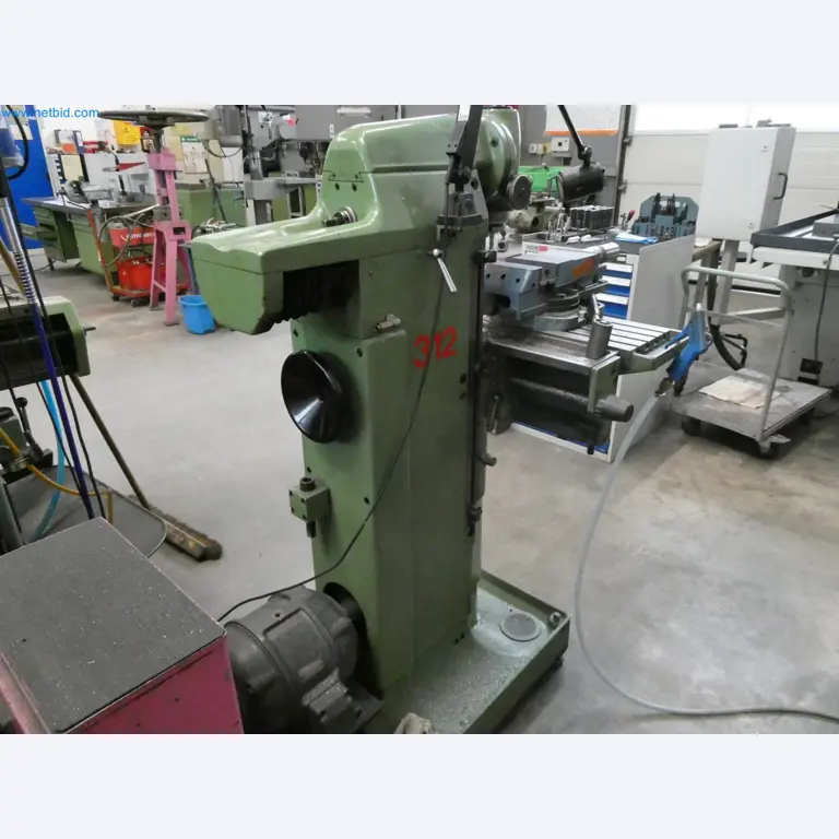 Engel Spritzgießmaschinen und Maschinen aus der Kunststoffindustrie-5