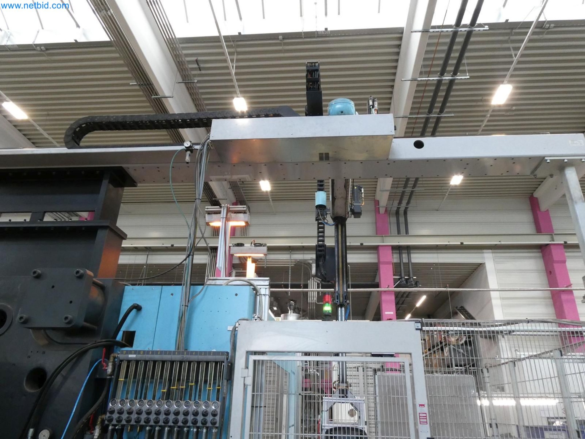 Engel Spritzgießmaschinen und Maschinen aus der Kunststoffindustrie-10