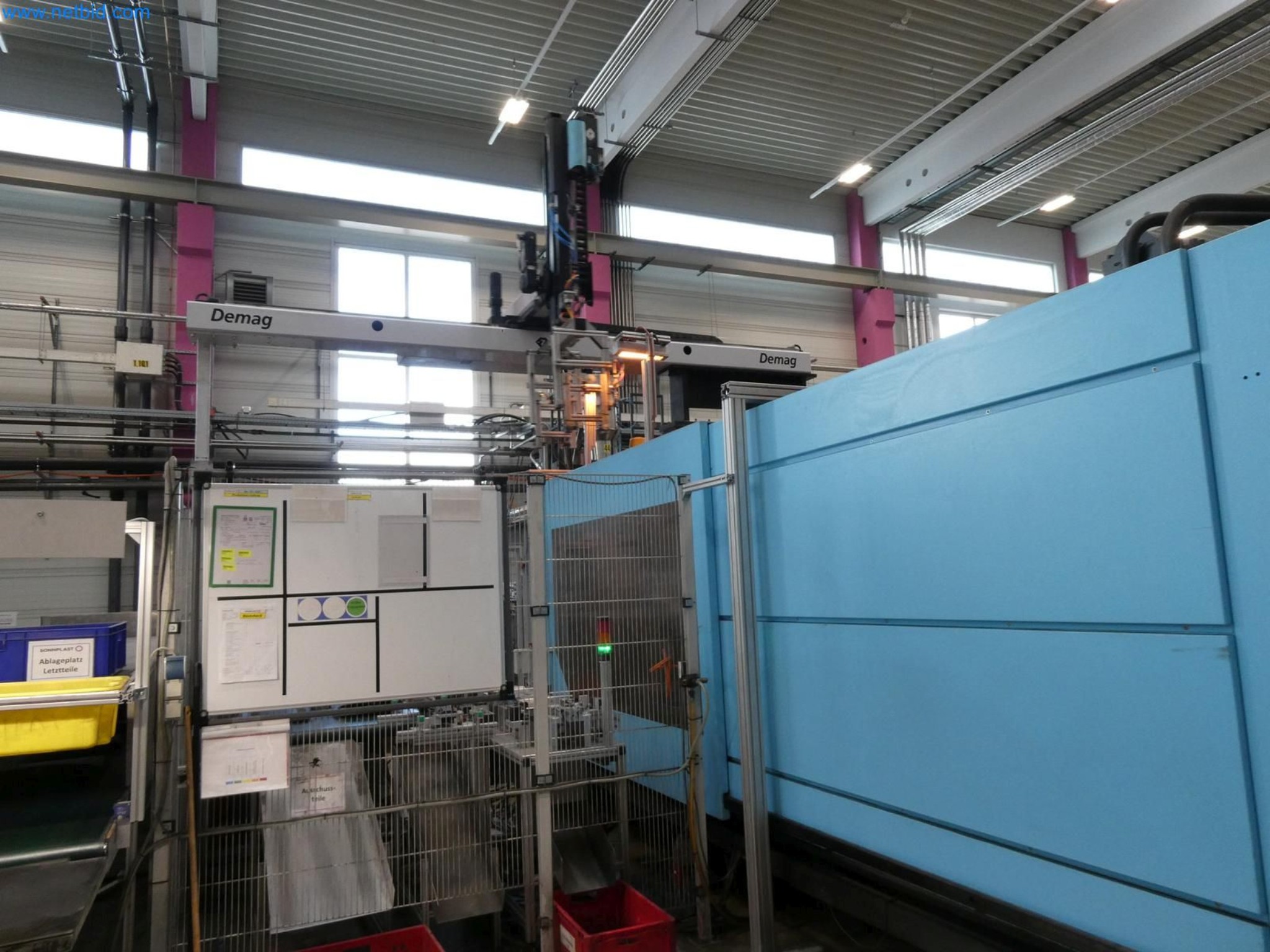 Engel Spritzgießmaschinen und Maschinen aus der Kunststoffindustrie-13