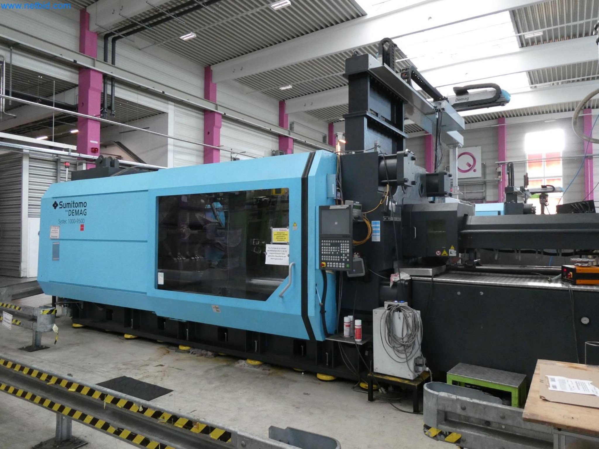 Engel Spritzgießmaschinen und Maschinen aus der Kunststoffindustrie-2