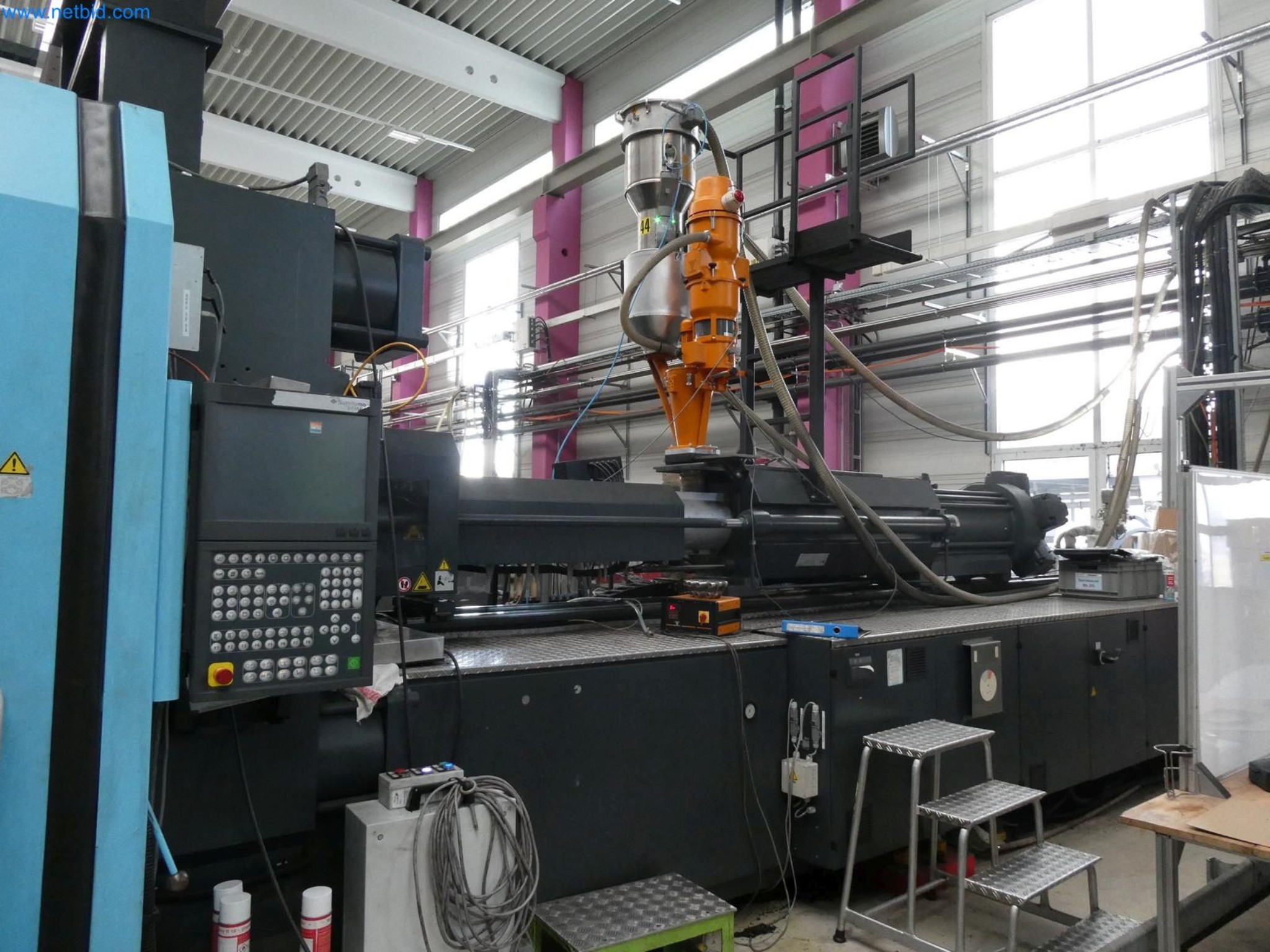 Engel Spritzgießmaschinen und Maschinen aus der Kunststoffindustrie-3