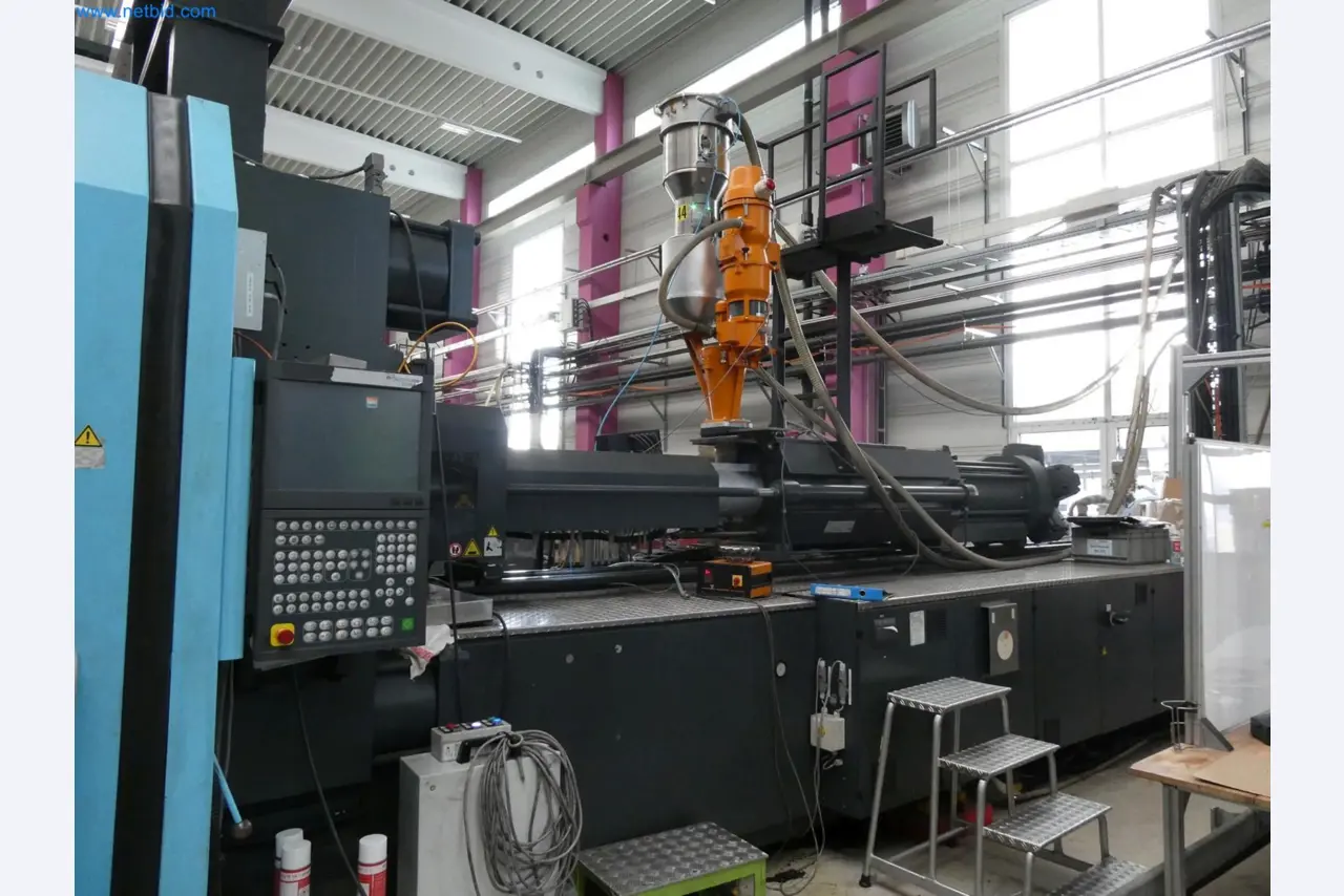 Engel Spritzgießmaschinen und Maschinen aus der Kunststoffindustrie-3