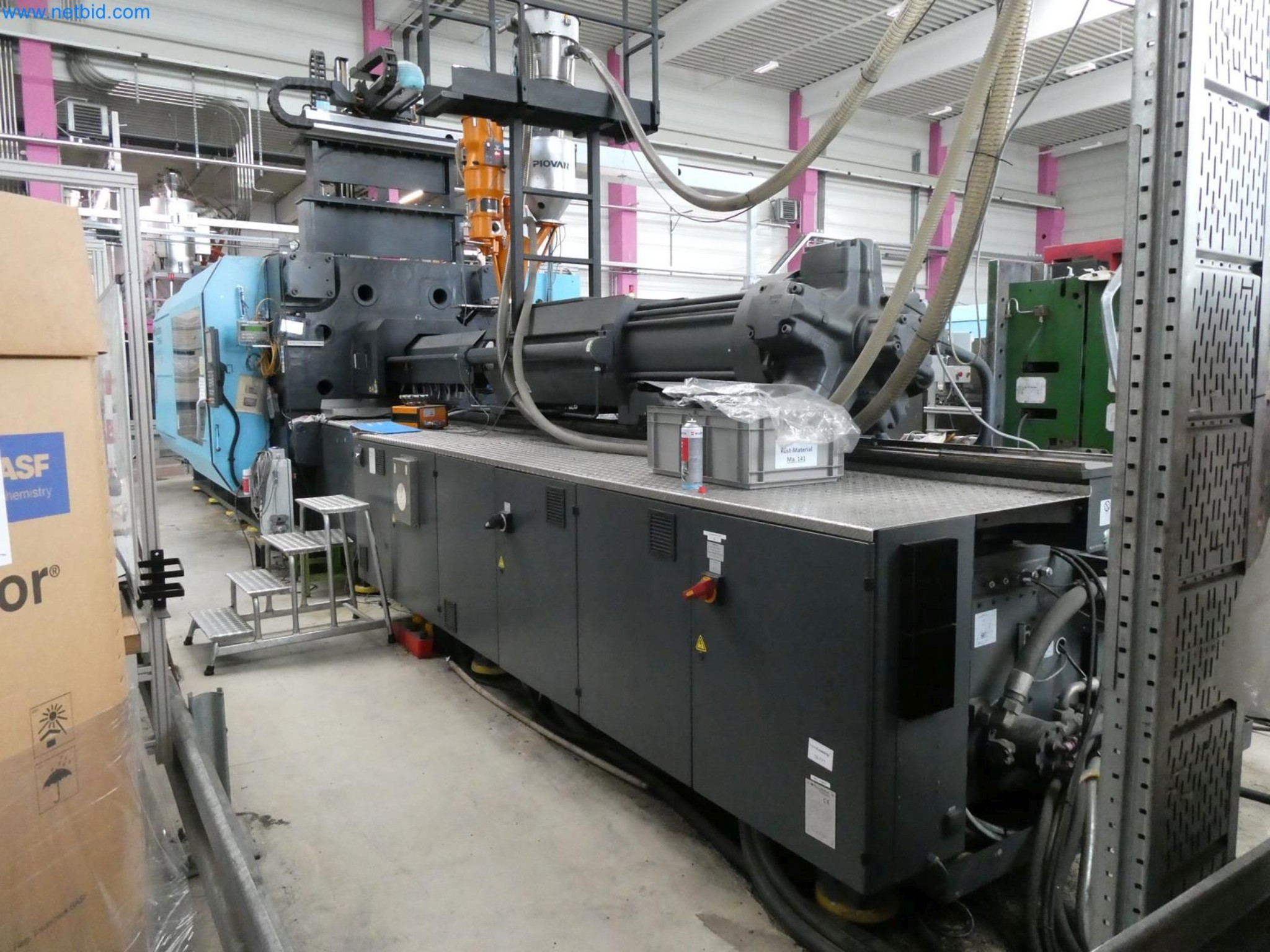 Engel Spritzgießmaschinen und Maschinen aus der Kunststoffindustrie-7