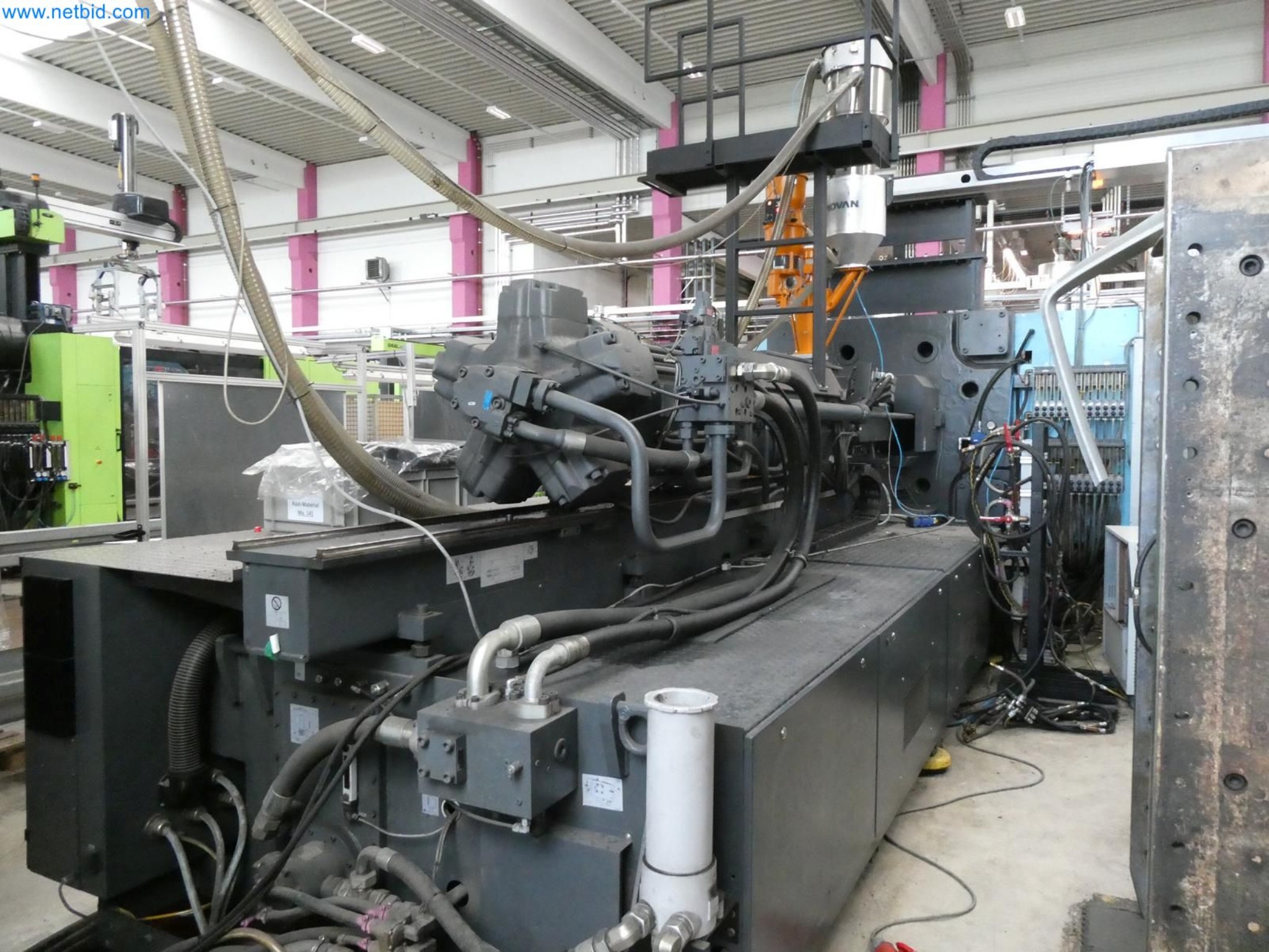 Engel Spritzgießmaschinen und Maschinen aus der Kunststoffindustrie-8