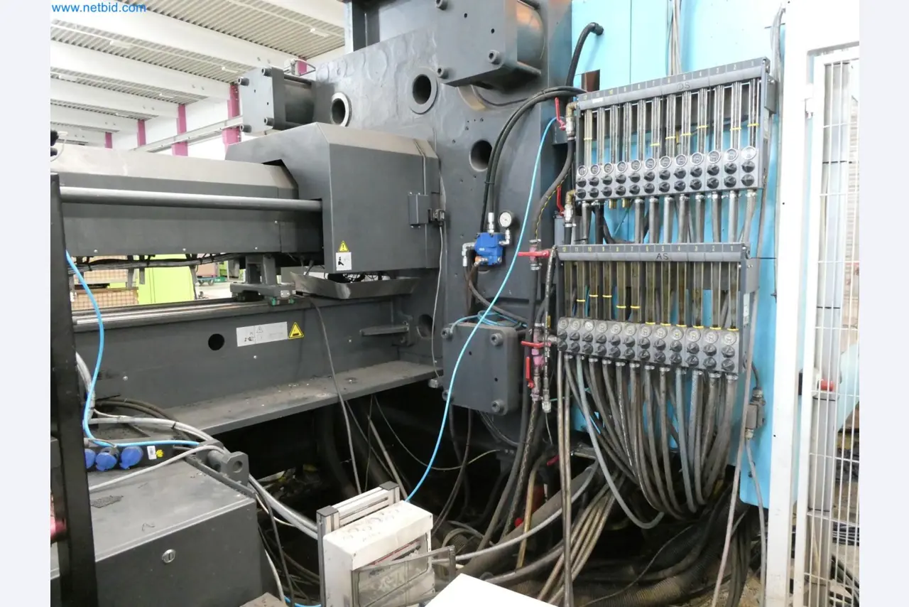 Engel Spritzgießmaschinen und Maschinen aus der Kunststoffindustrie-9