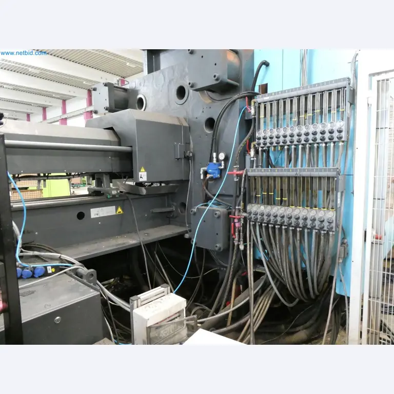 Engel Spritzgießmaschinen und Maschinen aus der Kunststoffindustrie-9