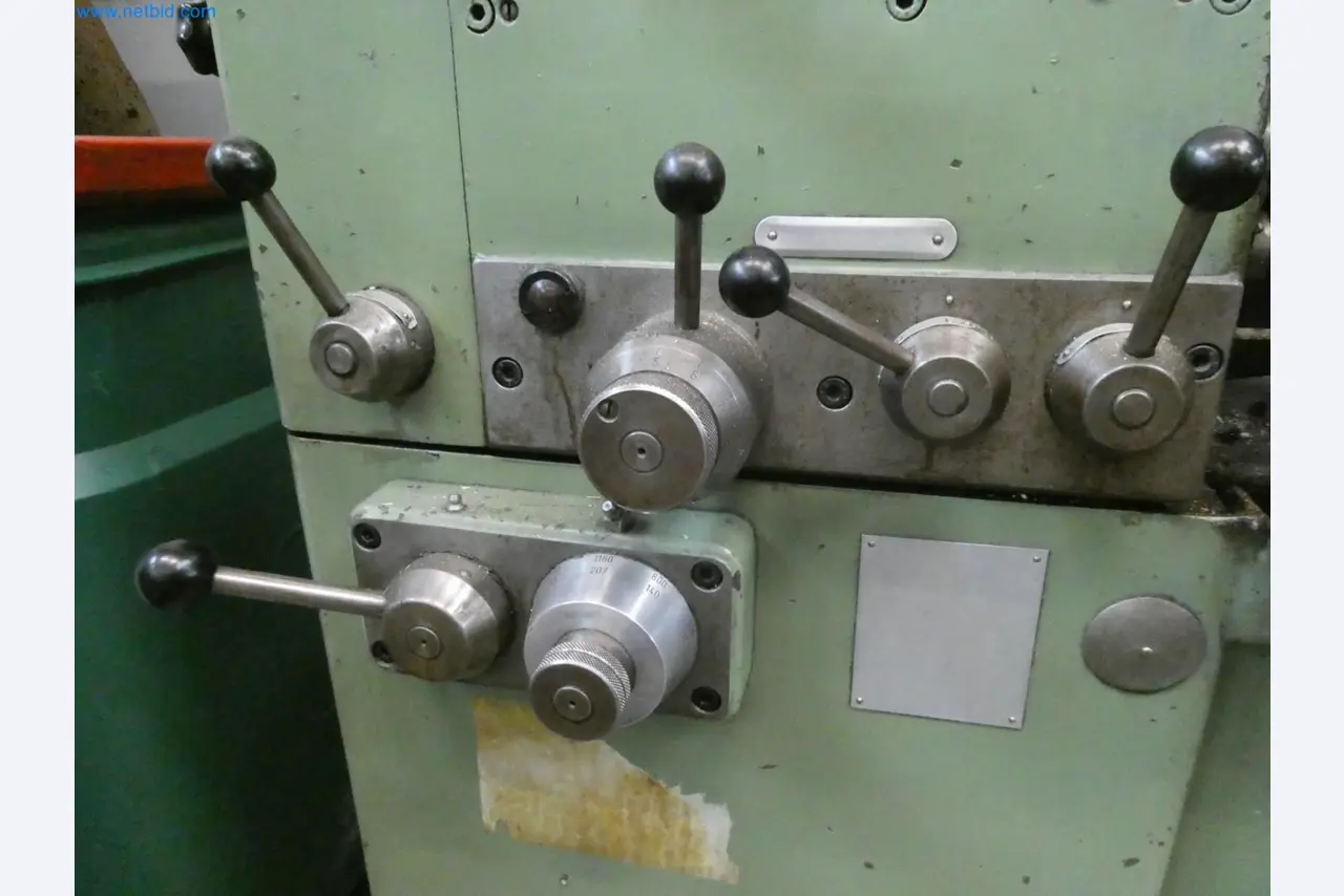 Engel Spritzgießmaschinen und Maschinen aus der Kunststoffindustrie-4