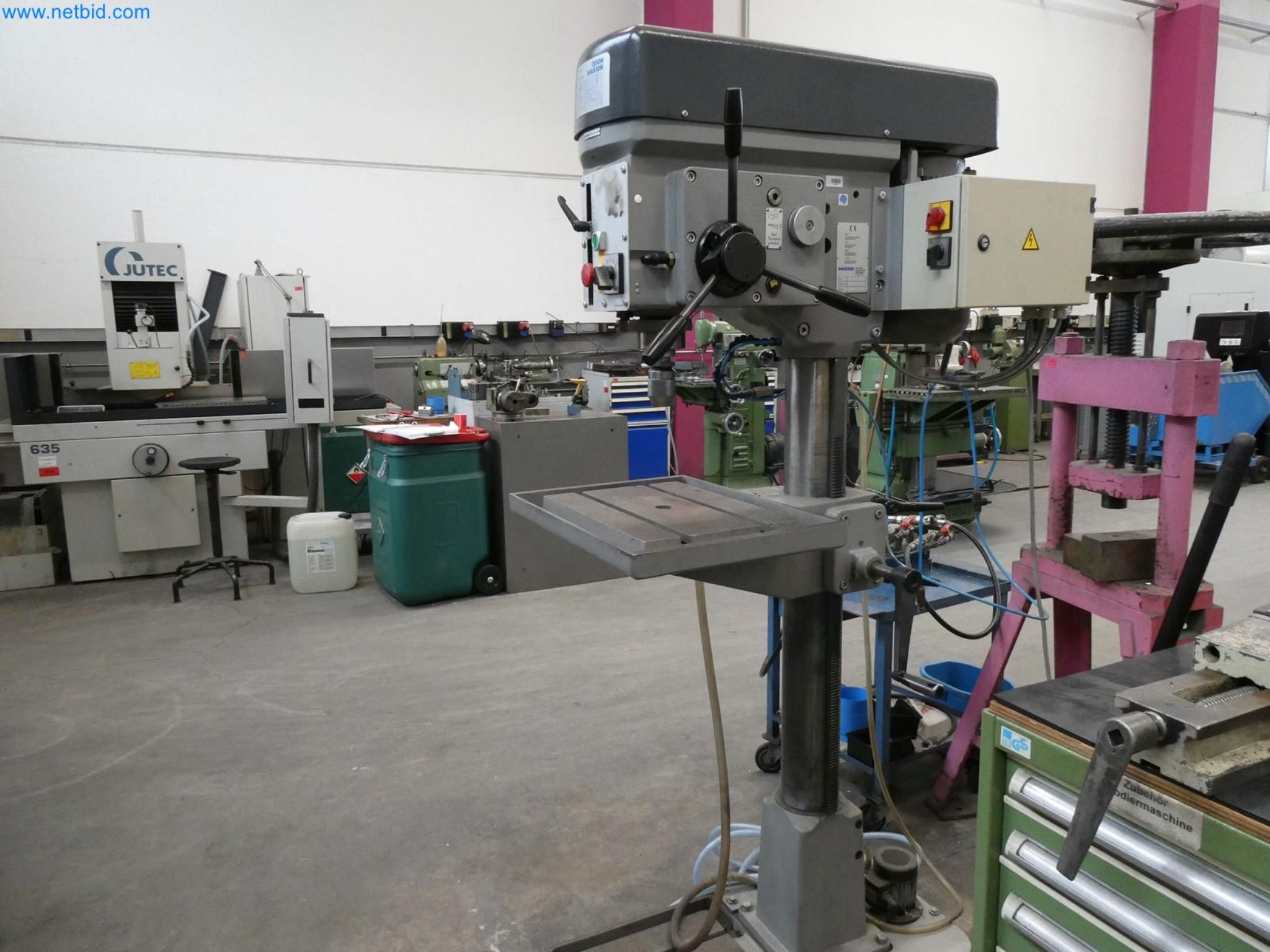 Engel Spritzgießmaschinen und Maschinen aus der Kunststoffindustrie-1