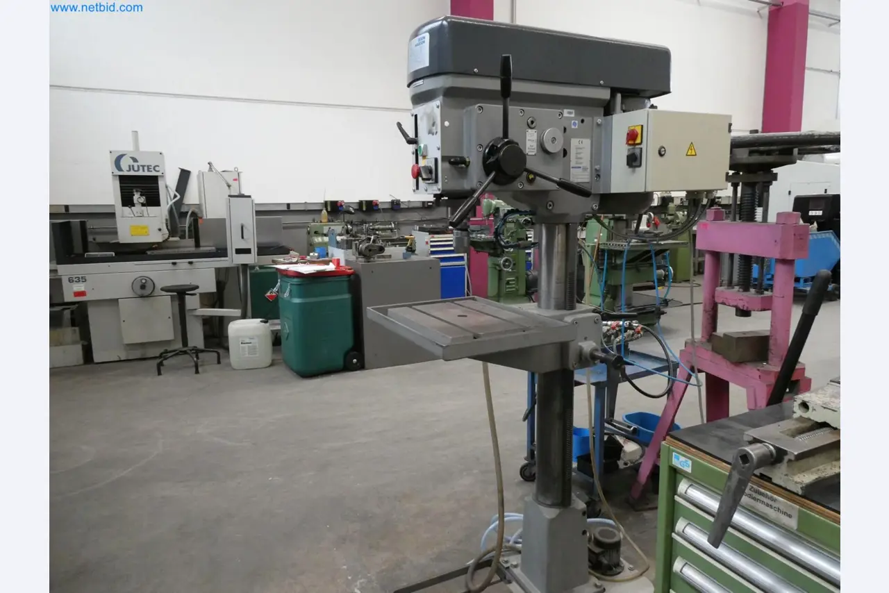 Engel Spritzgießmaschinen und Maschinen aus der Kunststoffindustrie-1