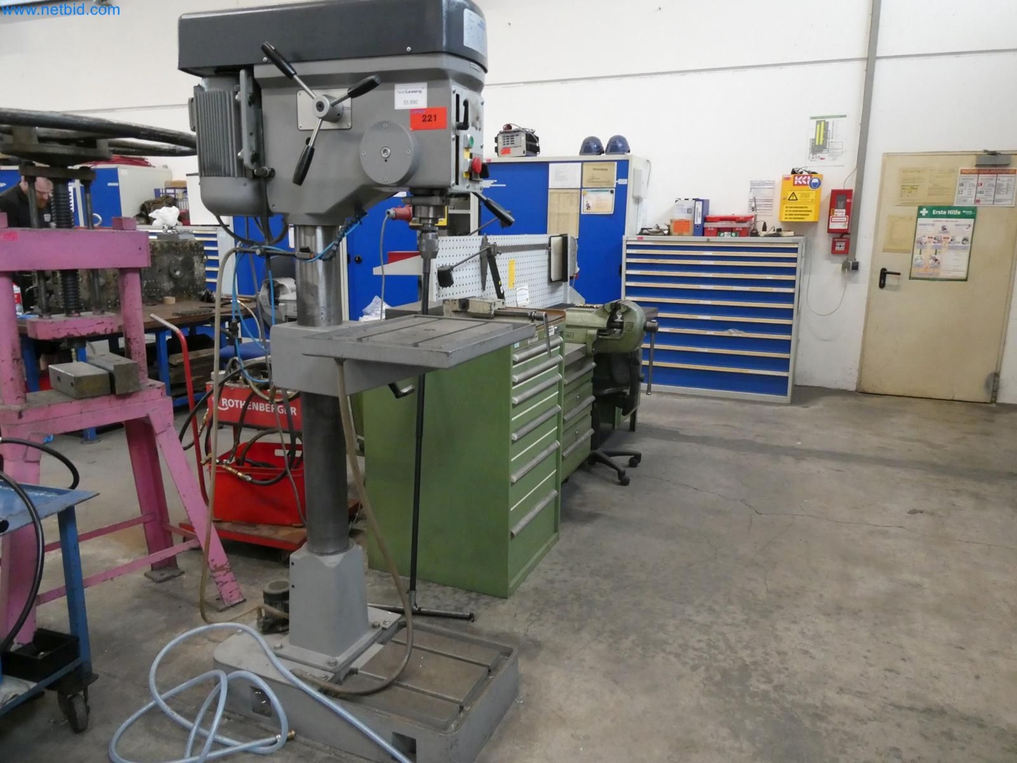 Engel Spritzgießmaschinen und Maschinen aus der Kunststoffindustrie-2