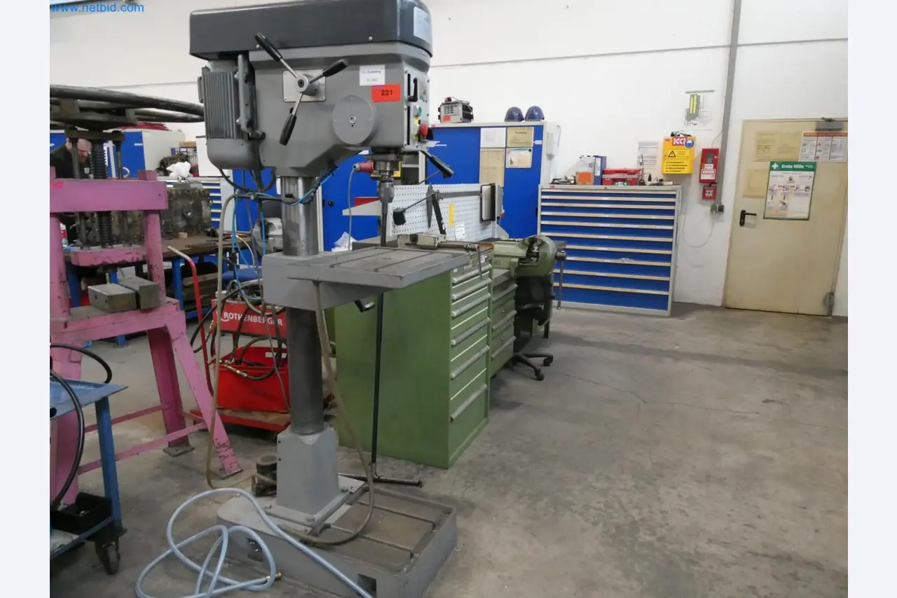 Engel Spritzgießmaschinen und Maschinen aus der Kunststoffindustrie-2