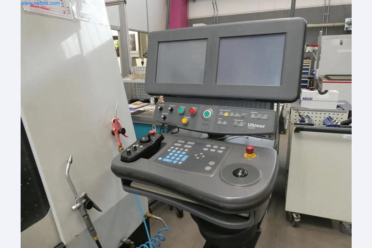 Engel Spritzgießmaschinen und Maschinen aus der Kunststoffindustrie-3