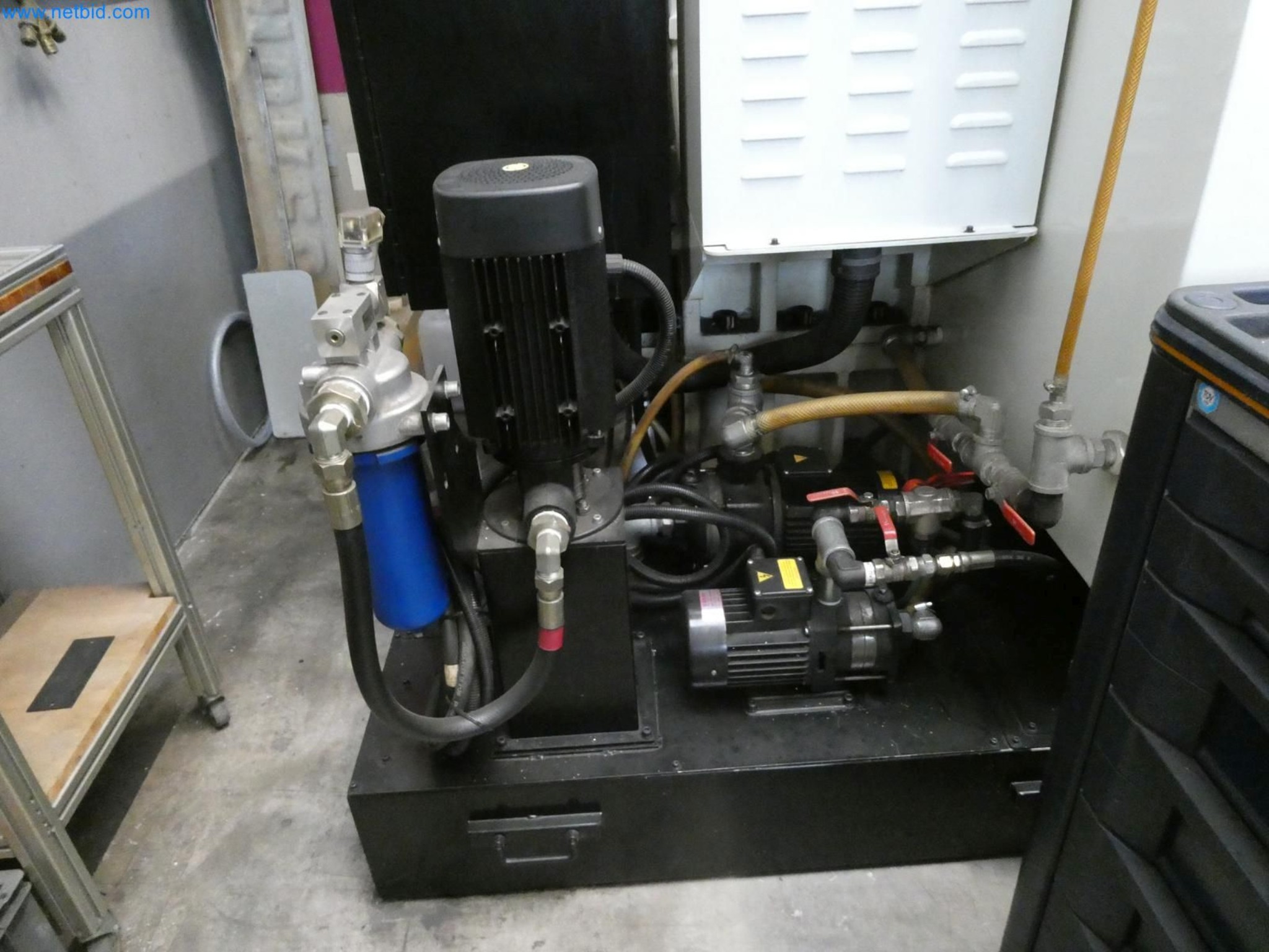 Engel Spritzgießmaschinen und Maschinen aus der Kunststoffindustrie-9