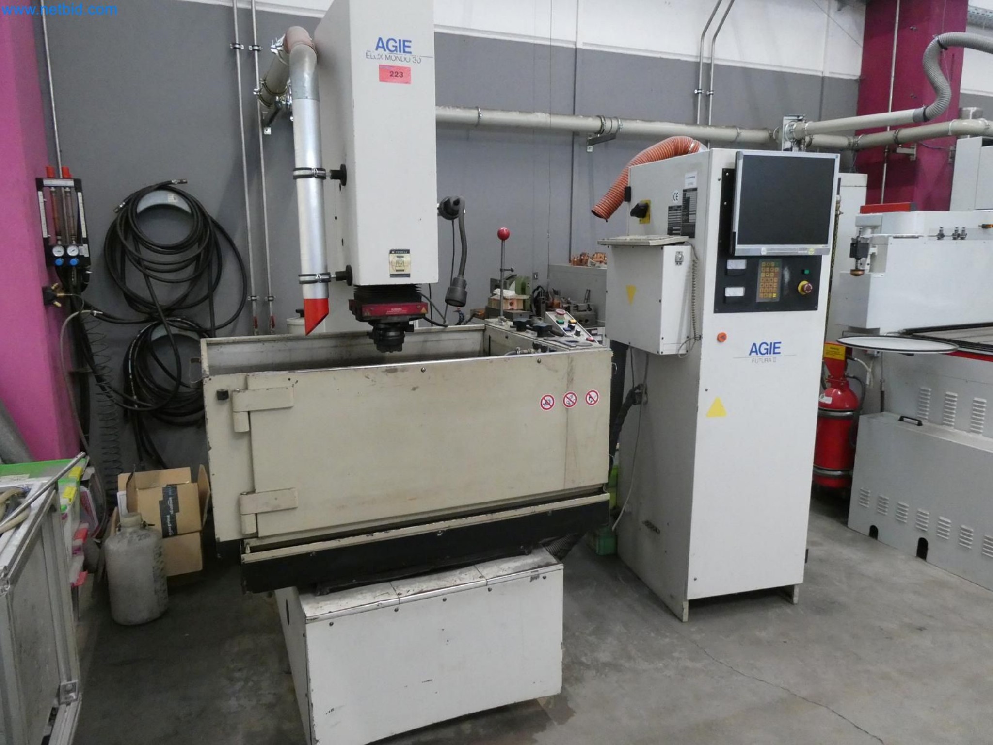 Engel Spritzgießmaschinen und Maschinen aus der Kunststoffindustrie-2