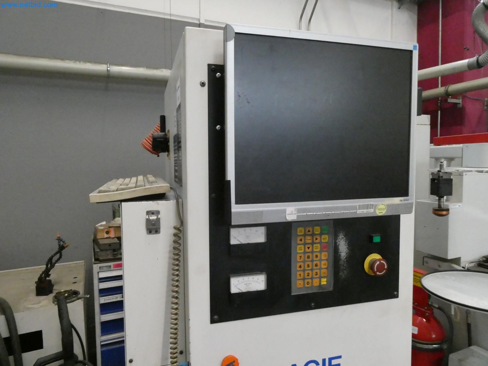 Engel Spritzgießmaschinen und Maschinen aus der Kunststoffindustrie-5