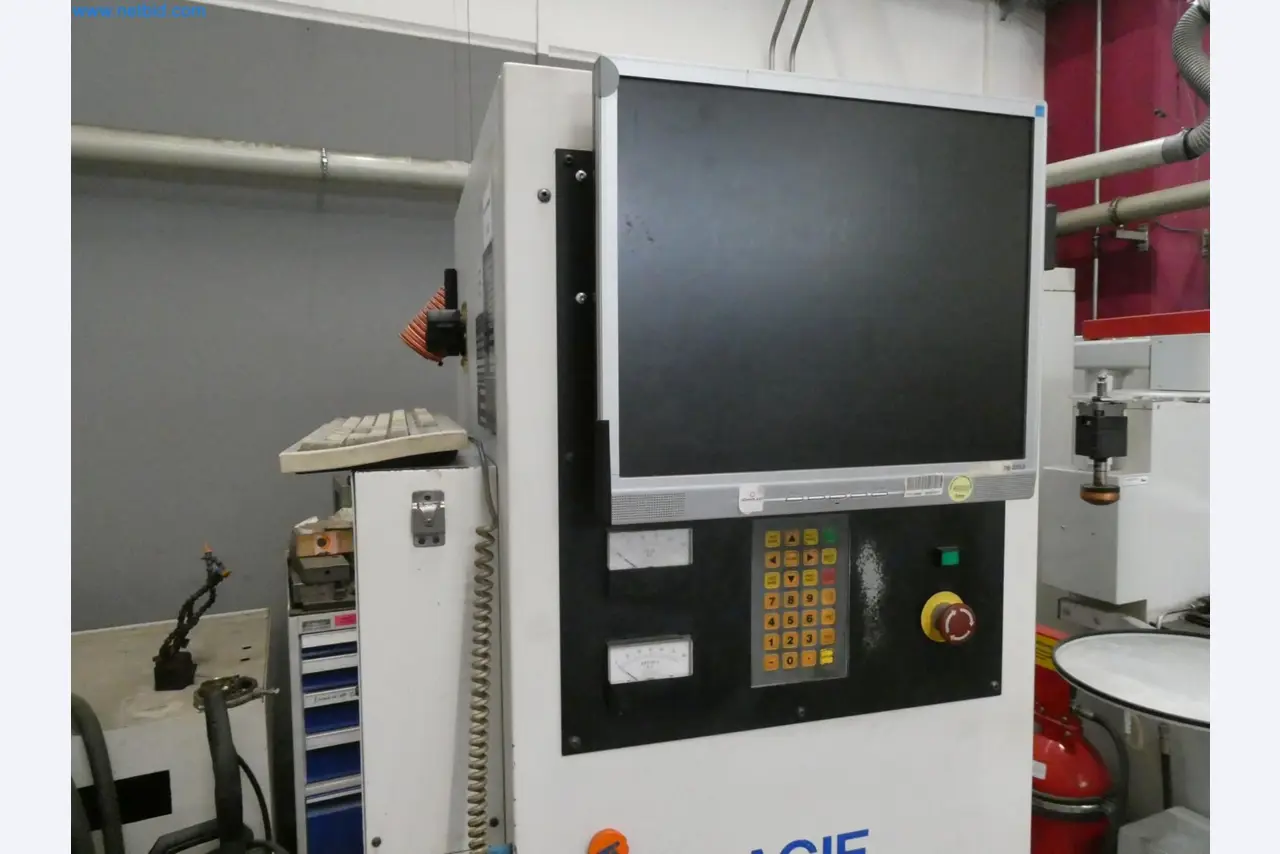 Engel Spritzgießmaschinen und Maschinen aus der Kunststoffindustrie-5