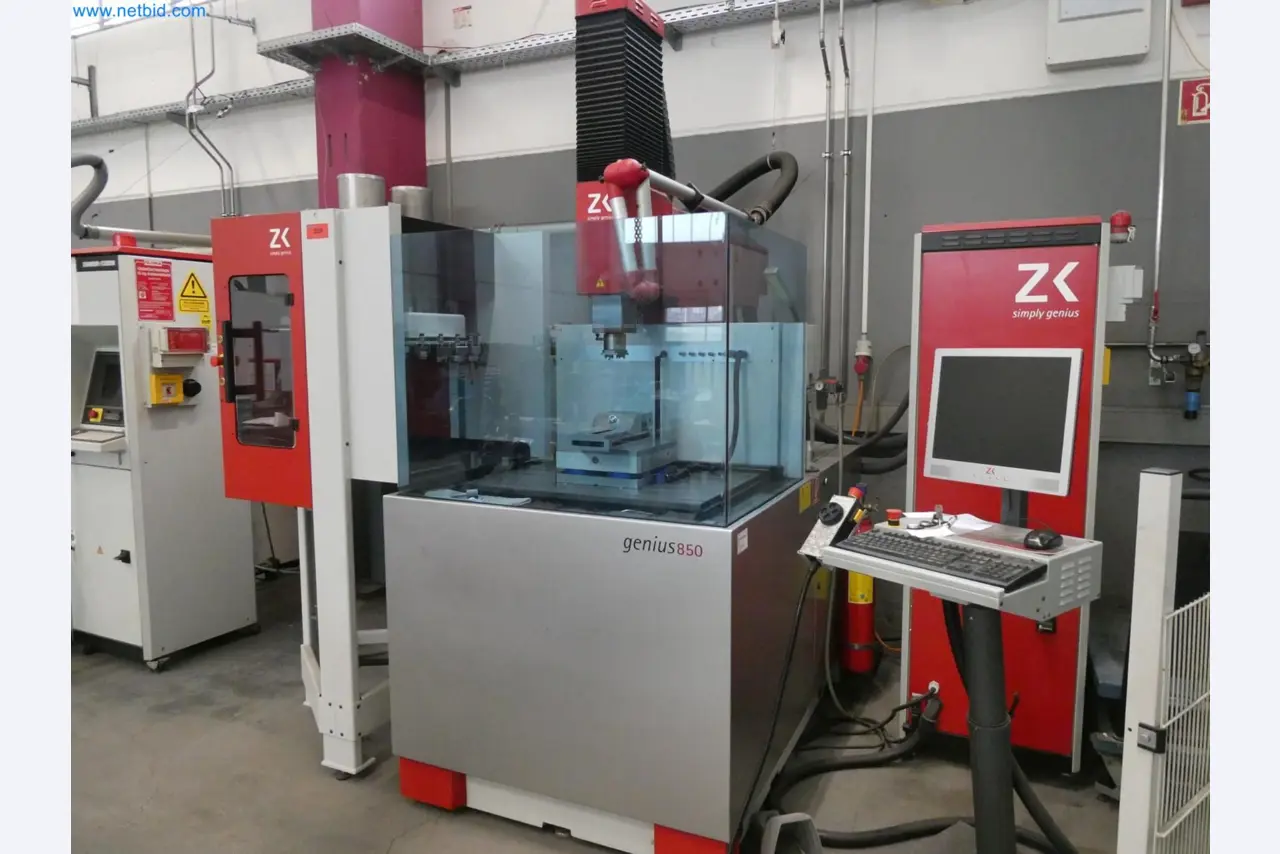 Engel Spritzgießmaschinen und Maschinen aus der Kunststoffindustrie-1