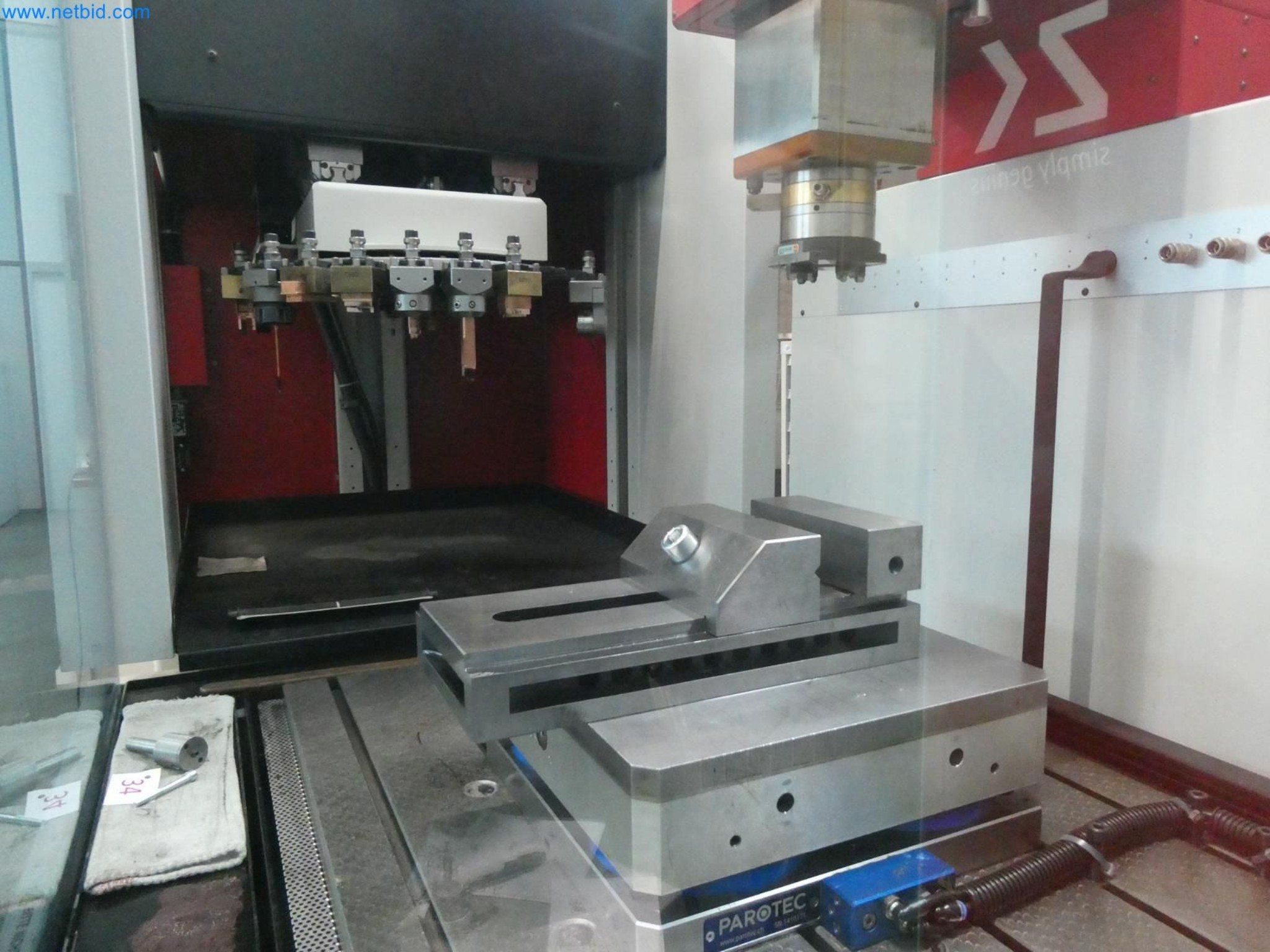 Engel Spritzgießmaschinen und Maschinen aus der Kunststoffindustrie-6