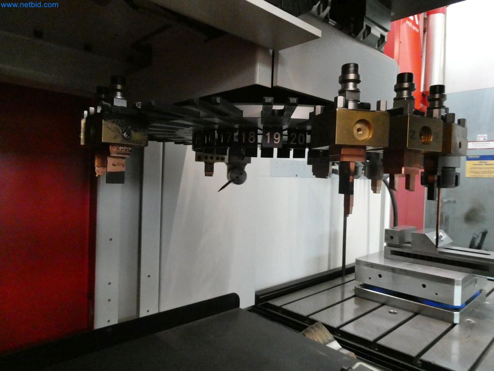 Engel Spritzgießmaschinen und Maschinen aus der Kunststoffindustrie-7