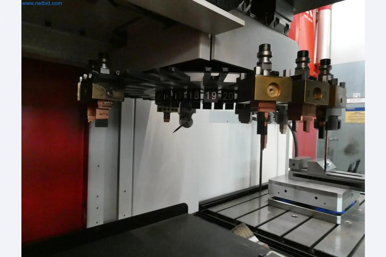 Engel Spritzgießmaschinen und Maschinen aus der Kunststoffindustrie-7