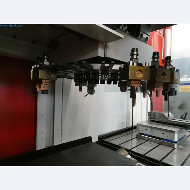 Engel Spritzgießmaschinen und Maschinen aus der Kunststoffindustrie-7