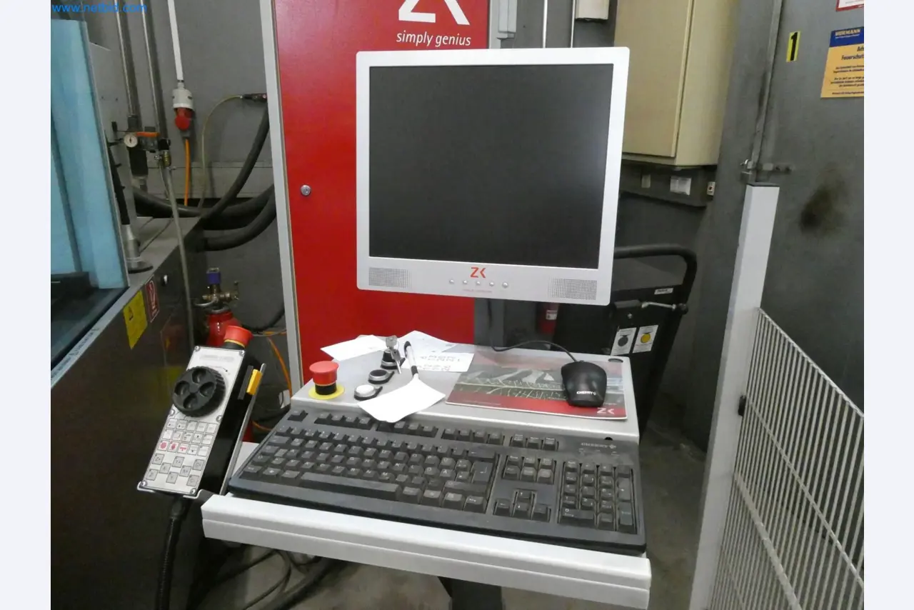 Engel Spritzgießmaschinen und Maschinen aus der Kunststoffindustrie-9