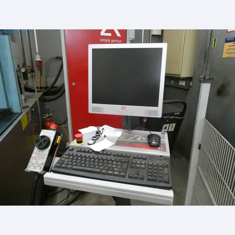 Engel Spritzgießmaschinen und Maschinen aus der Kunststoffindustrie-9