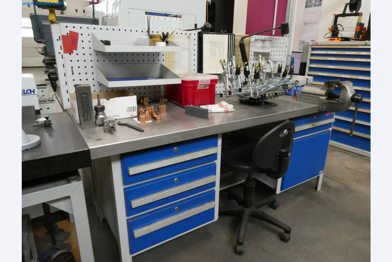 Engel Spritzgießmaschinen und Maschinen aus der Kunststoffindustrie-2