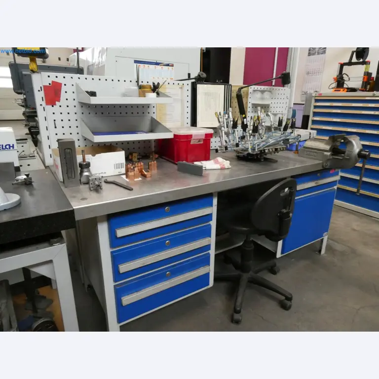 Engel Spritzgießmaschinen und Maschinen aus der Kunststoffindustrie-2