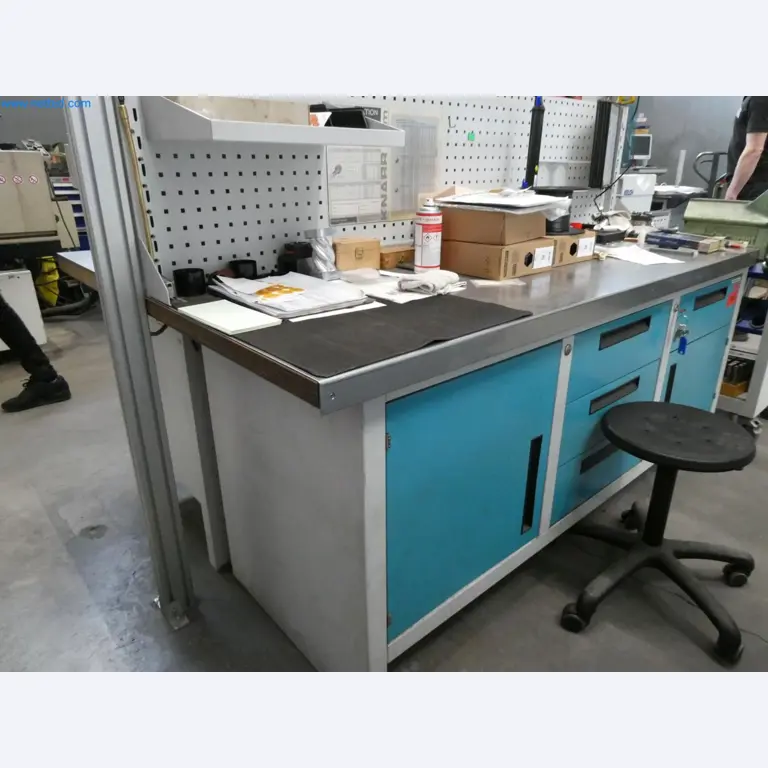 Engel Spritzgießmaschinen und Maschinen aus der Kunststoffindustrie-4