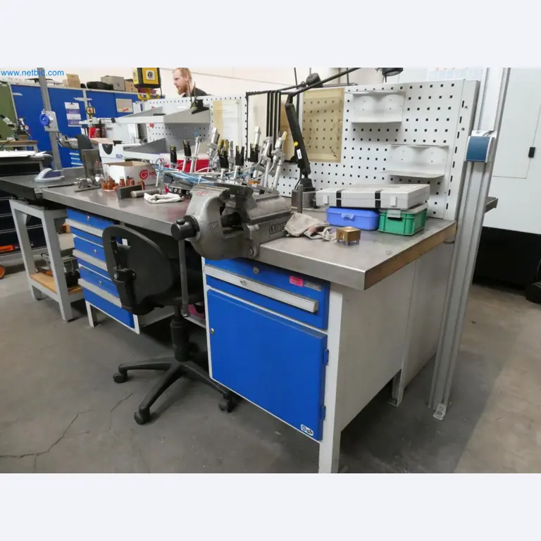 Engel Spritzgießmaschinen und Maschinen aus der Kunststoffindustrie-5