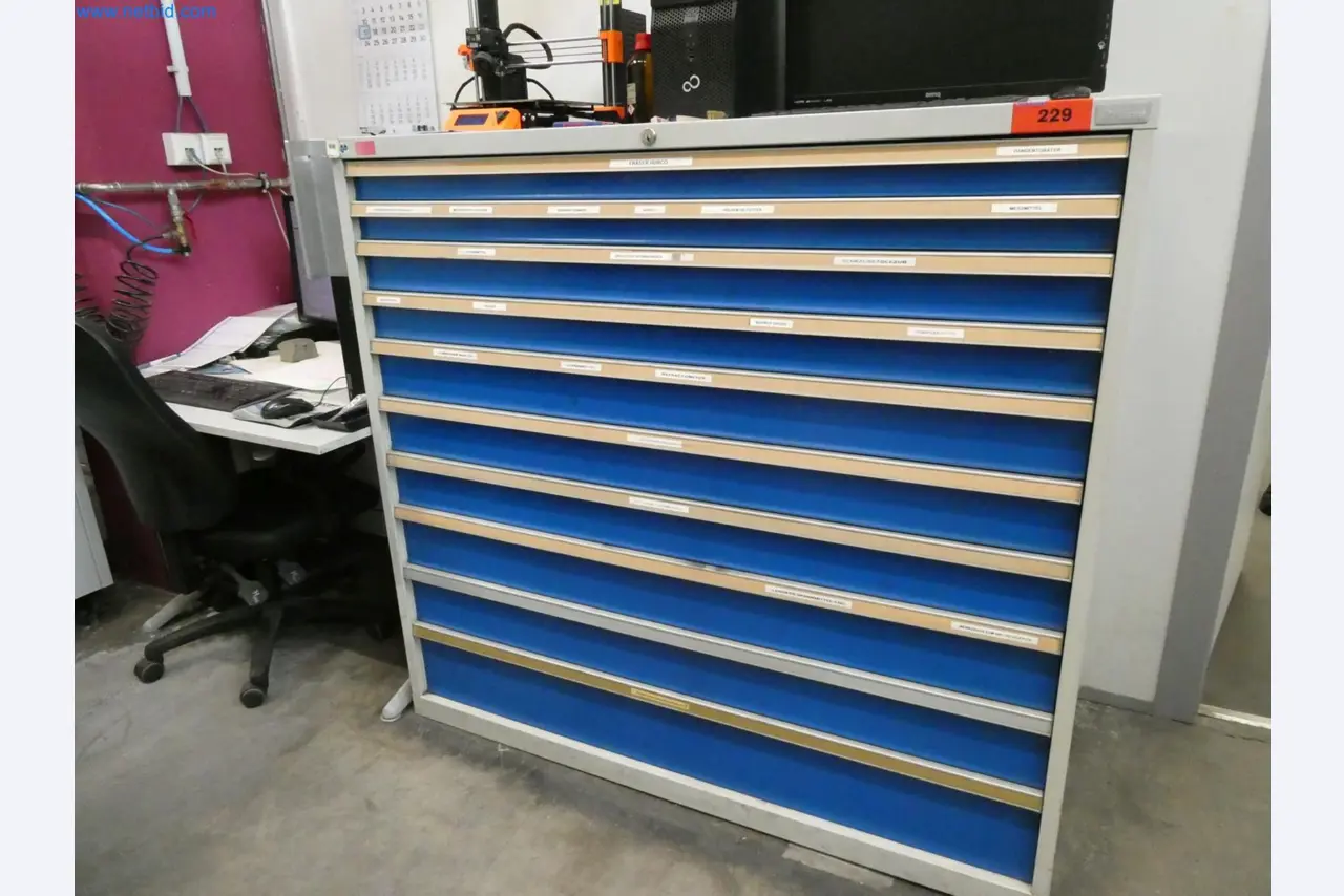 Engel Spritzgießmaschinen und Maschinen aus der Kunststoffindustrie-2