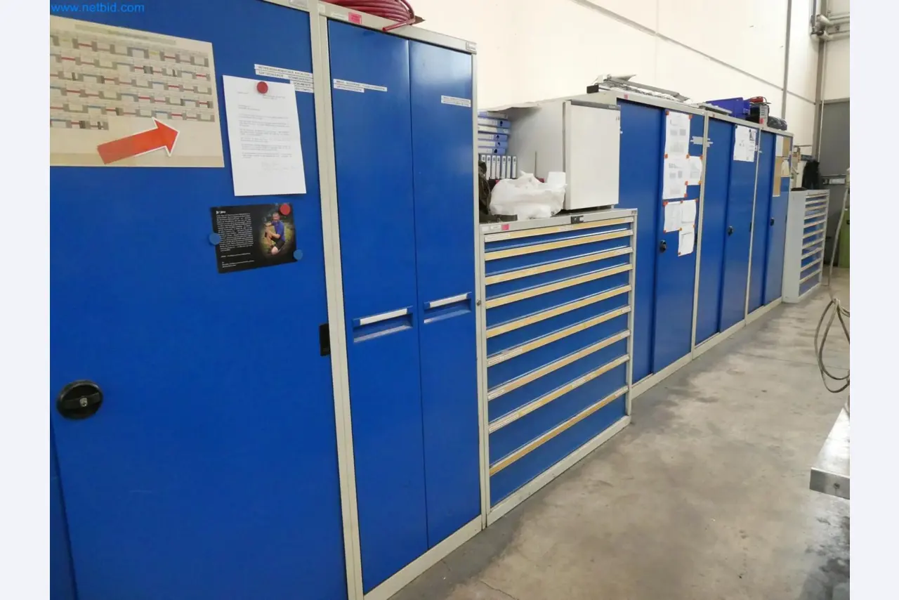 Engel Spritzgießmaschinen und Maschinen aus der Kunststoffindustrie-2