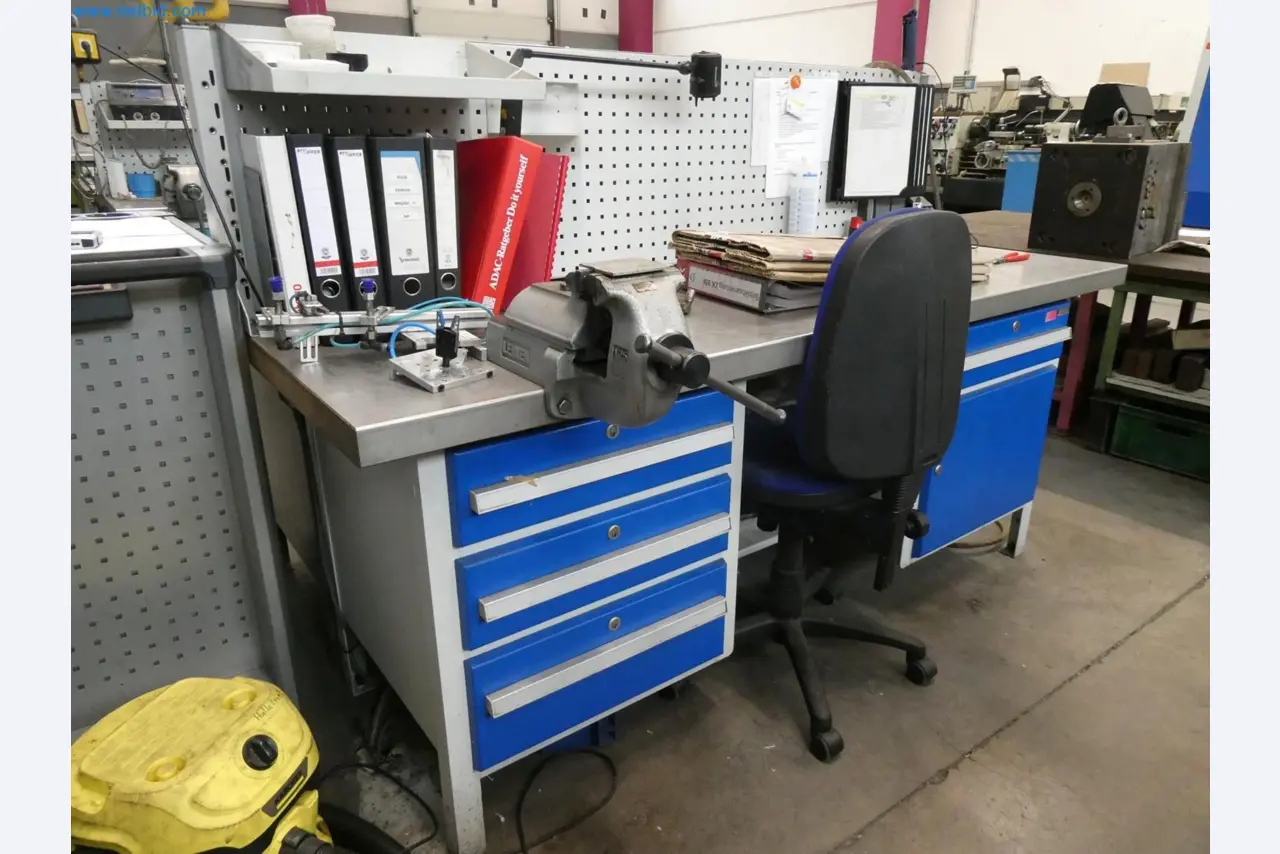 Engel Spritzgießmaschinen und Maschinen aus der Kunststoffindustrie-1