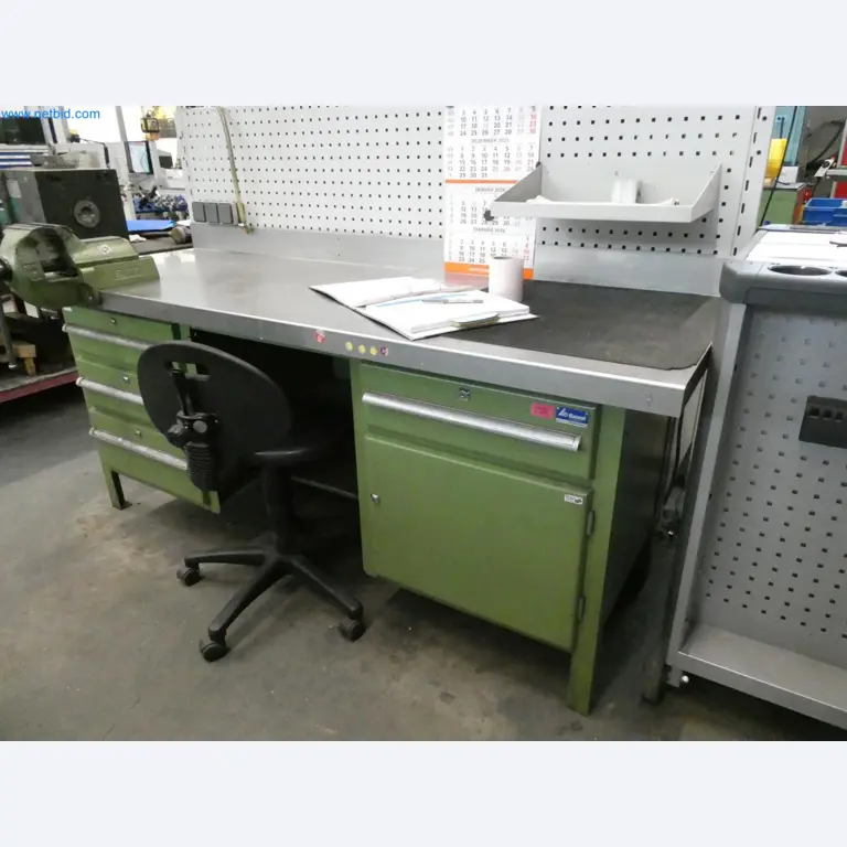 Engel Spritzgießmaschinen und Maschinen aus der Kunststoffindustrie-2