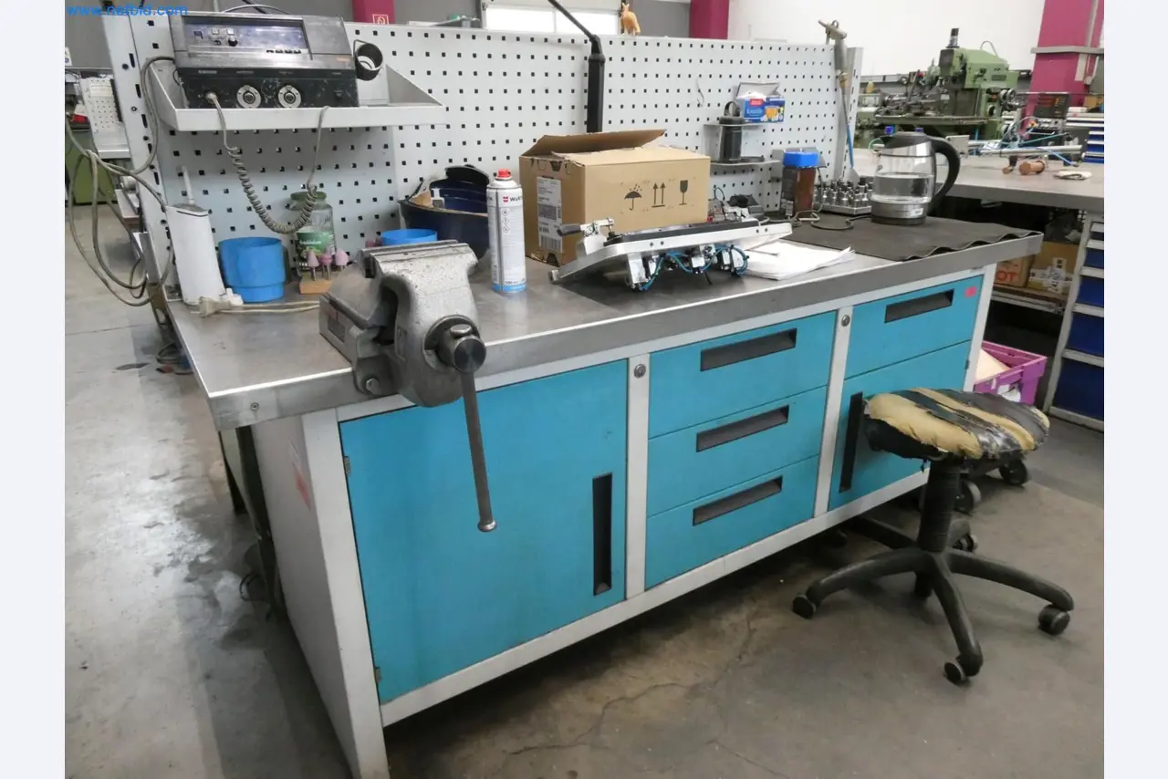 Engel Spritzgießmaschinen und Maschinen aus der Kunststoffindustrie-3