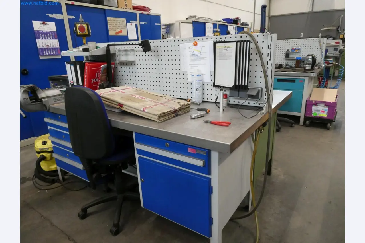 Engel Spritzgießmaschinen und Maschinen aus der Kunststoffindustrie-4