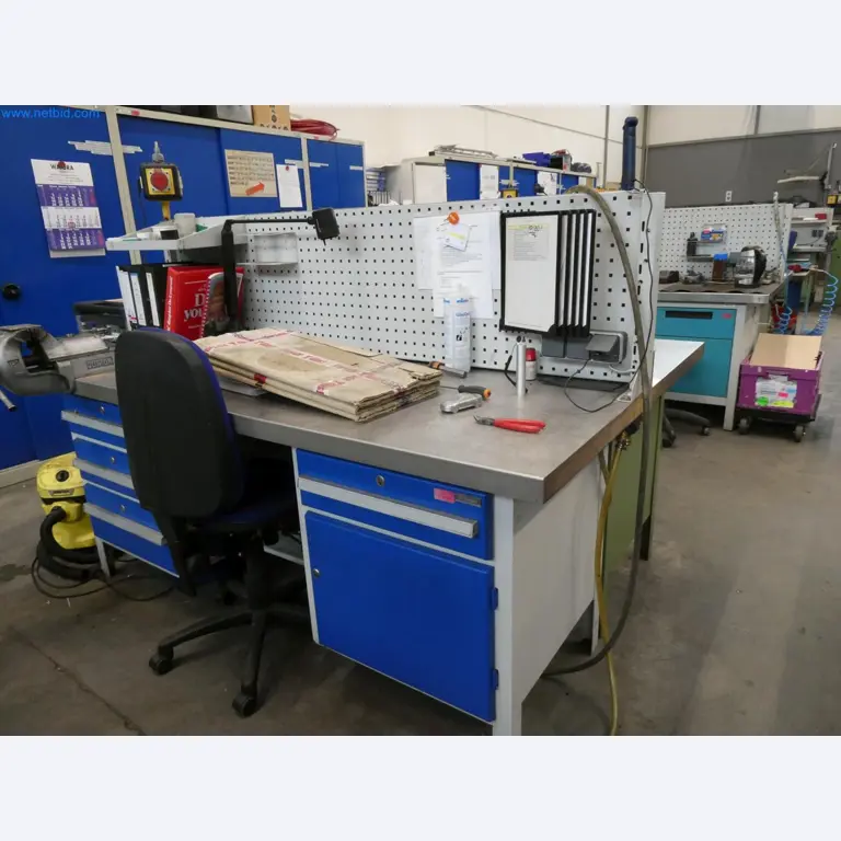 Engel Spritzgießmaschinen und Maschinen aus der Kunststoffindustrie-4