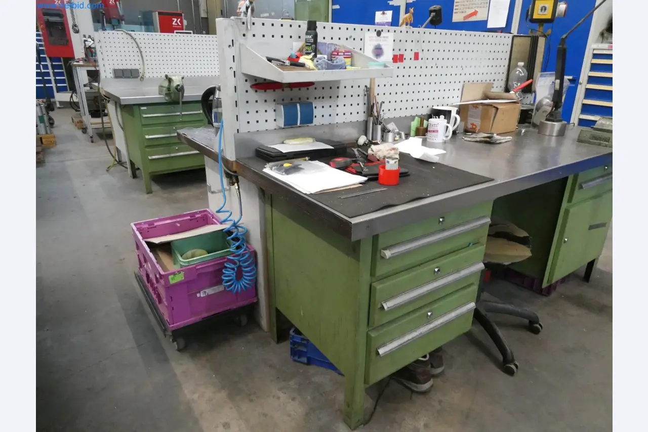 Engel Spritzgießmaschinen und Maschinen aus der Kunststoffindustrie-6