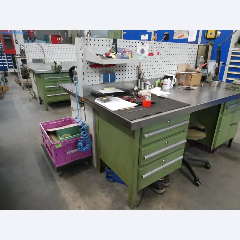 Engel Spritzgießmaschinen und Maschinen aus der Kunststoffindustrie-6