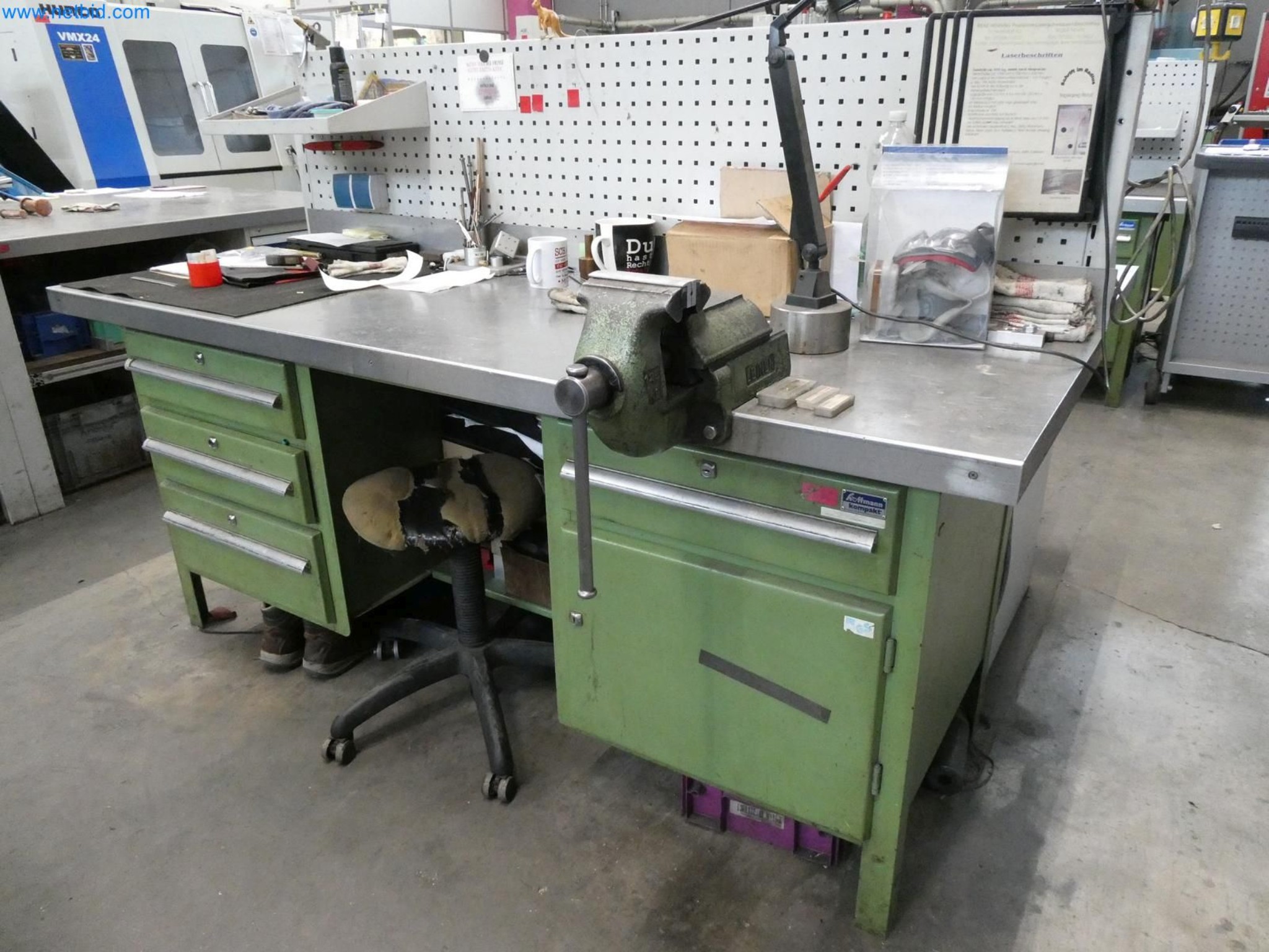 Engel Spritzgießmaschinen und Maschinen aus der Kunststoffindustrie-7