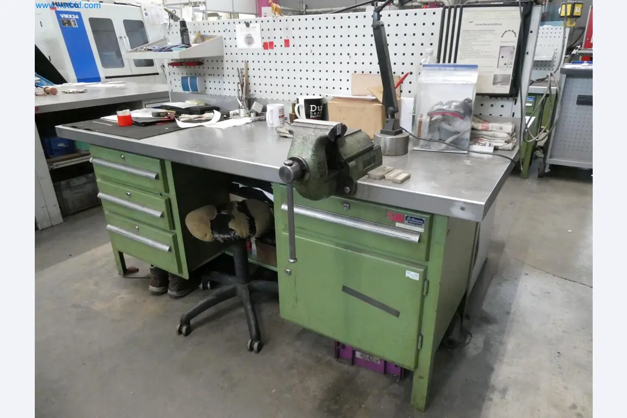 Engel Spritzgießmaschinen und Maschinen aus der Kunststoffindustrie-7