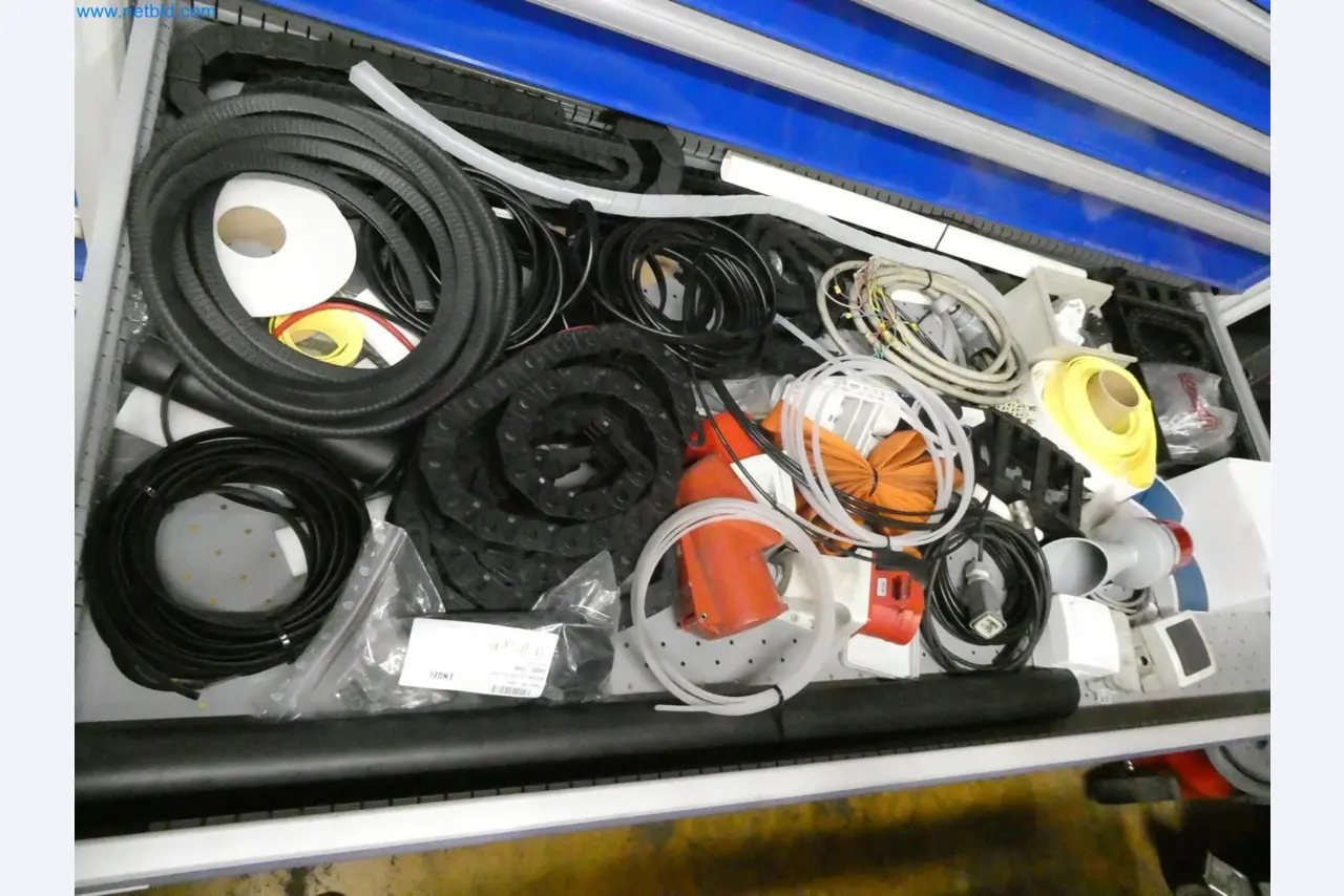 Engel Spritzgießmaschinen und Maschinen aus der Kunststoffindustrie-10