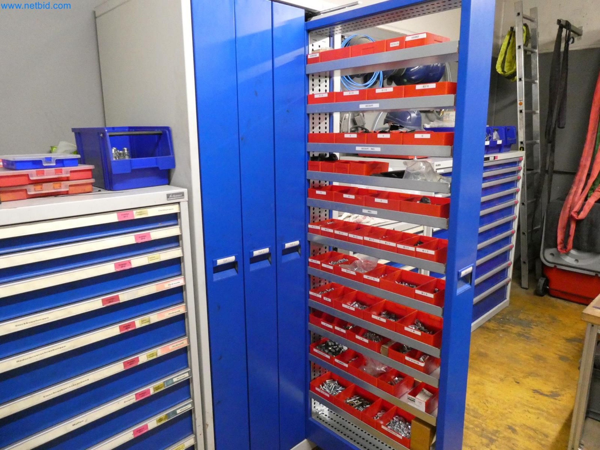 Engel Spritzgießmaschinen und Maschinen aus der Kunststoffindustrie-11