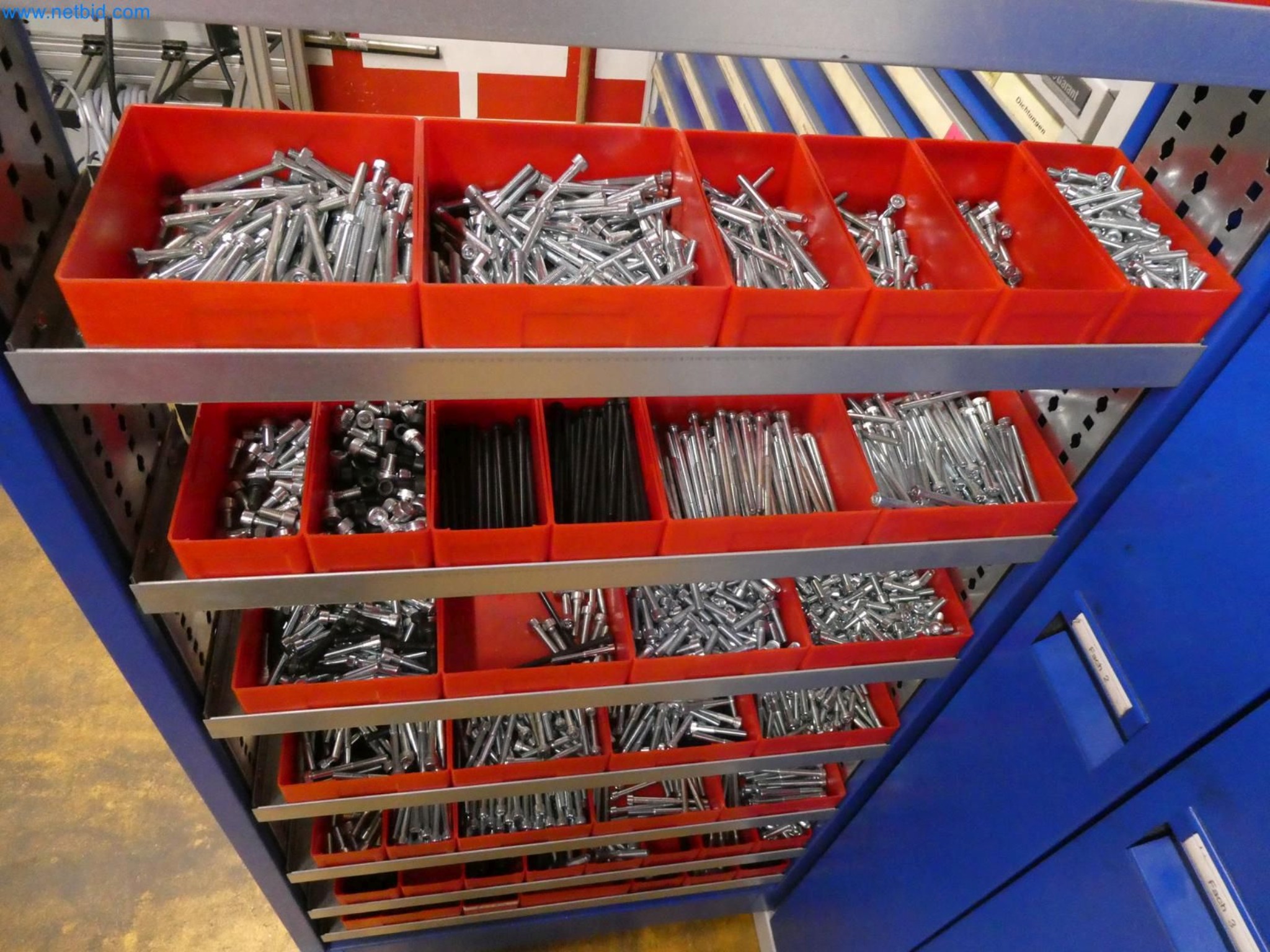 Engel Spritzgießmaschinen und Maschinen aus der Kunststoffindustrie-12