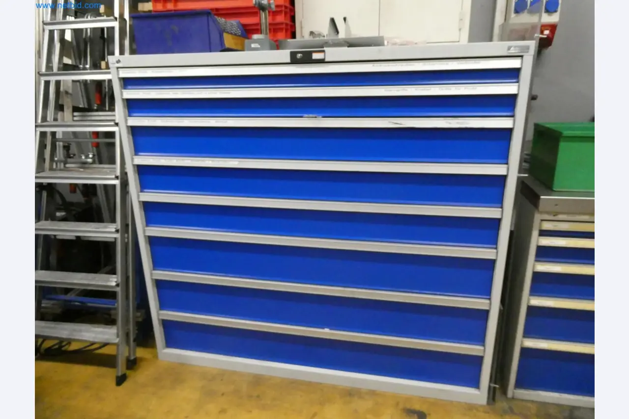 Engel Spritzgießmaschinen und Maschinen aus der Kunststoffindustrie-3