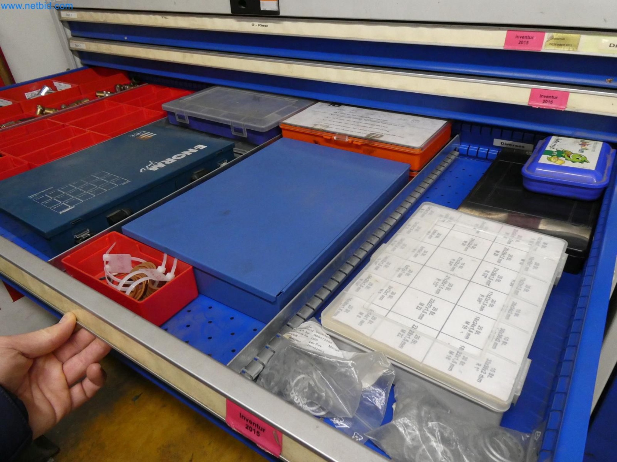 Engel Spritzgießmaschinen und Maschinen aus der Kunststoffindustrie-4